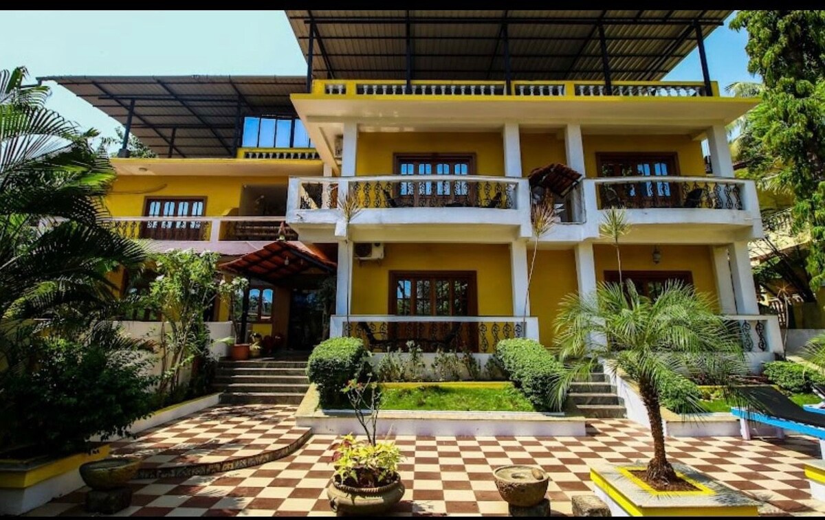 Relinest-10 Bhk Luxury villa, Candolim, Goa