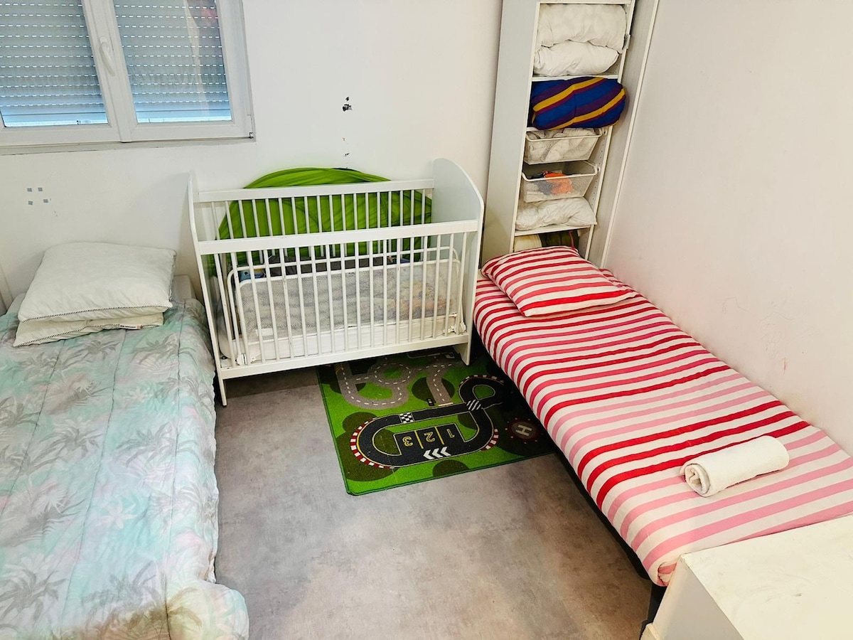 双人房距离巴黎只有两步之遥（ +婴儿床）
