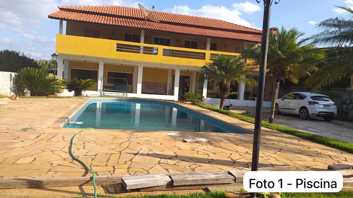 Casa com Piscina em Condominio