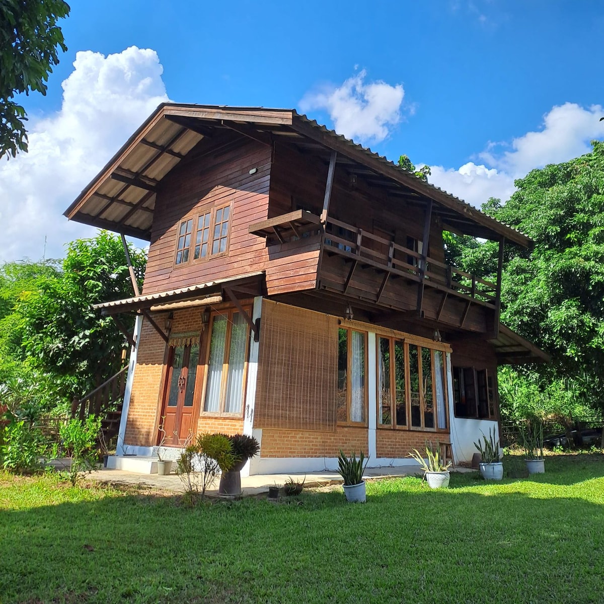 Wujakai House