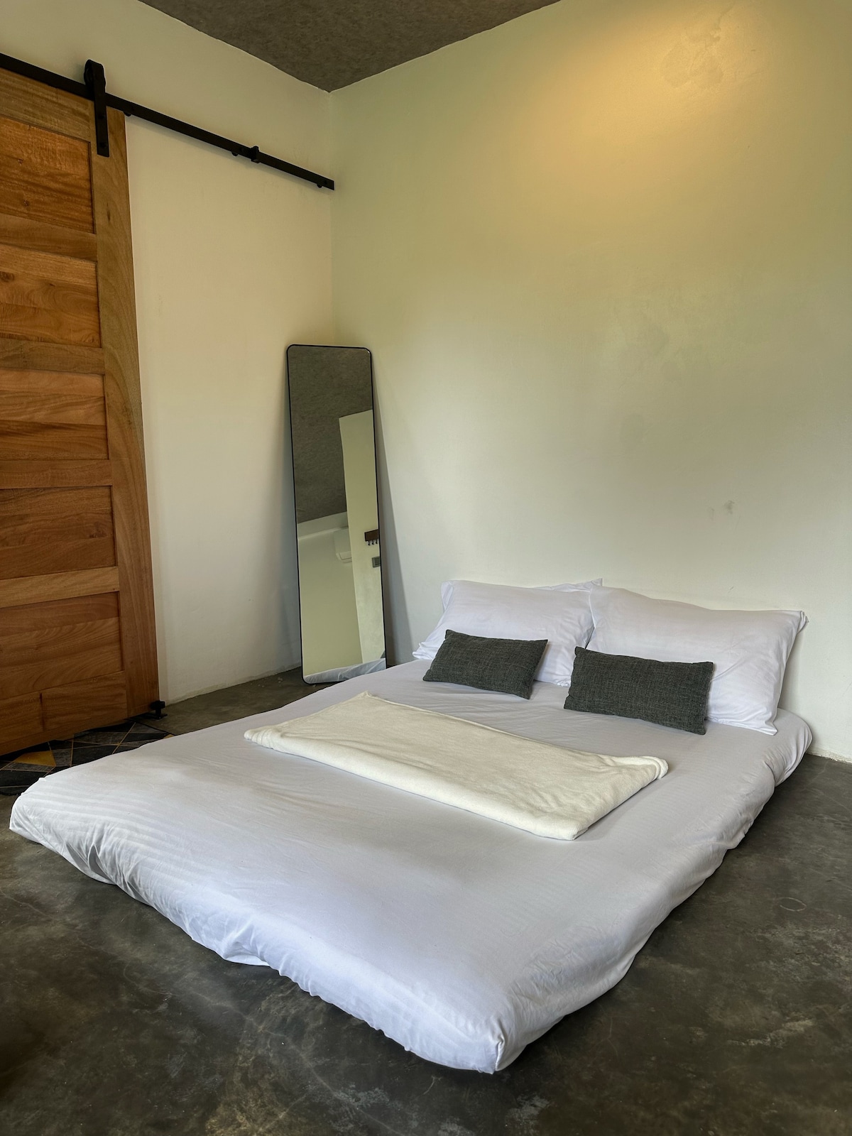 Cozy Studio:2Beds/3pax|near Cloud9|Starlink|AC