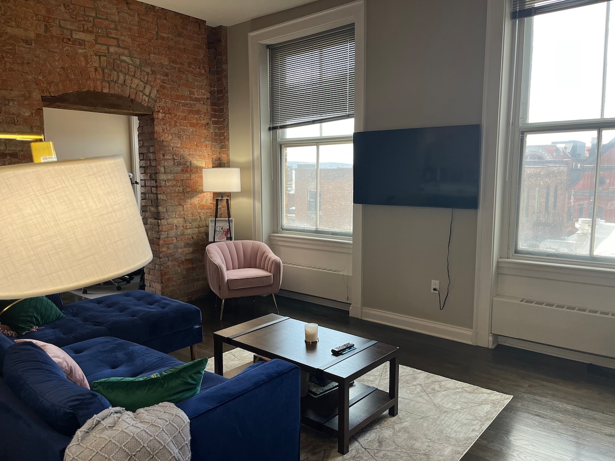 Downtown Syracuse 2-bed loft!