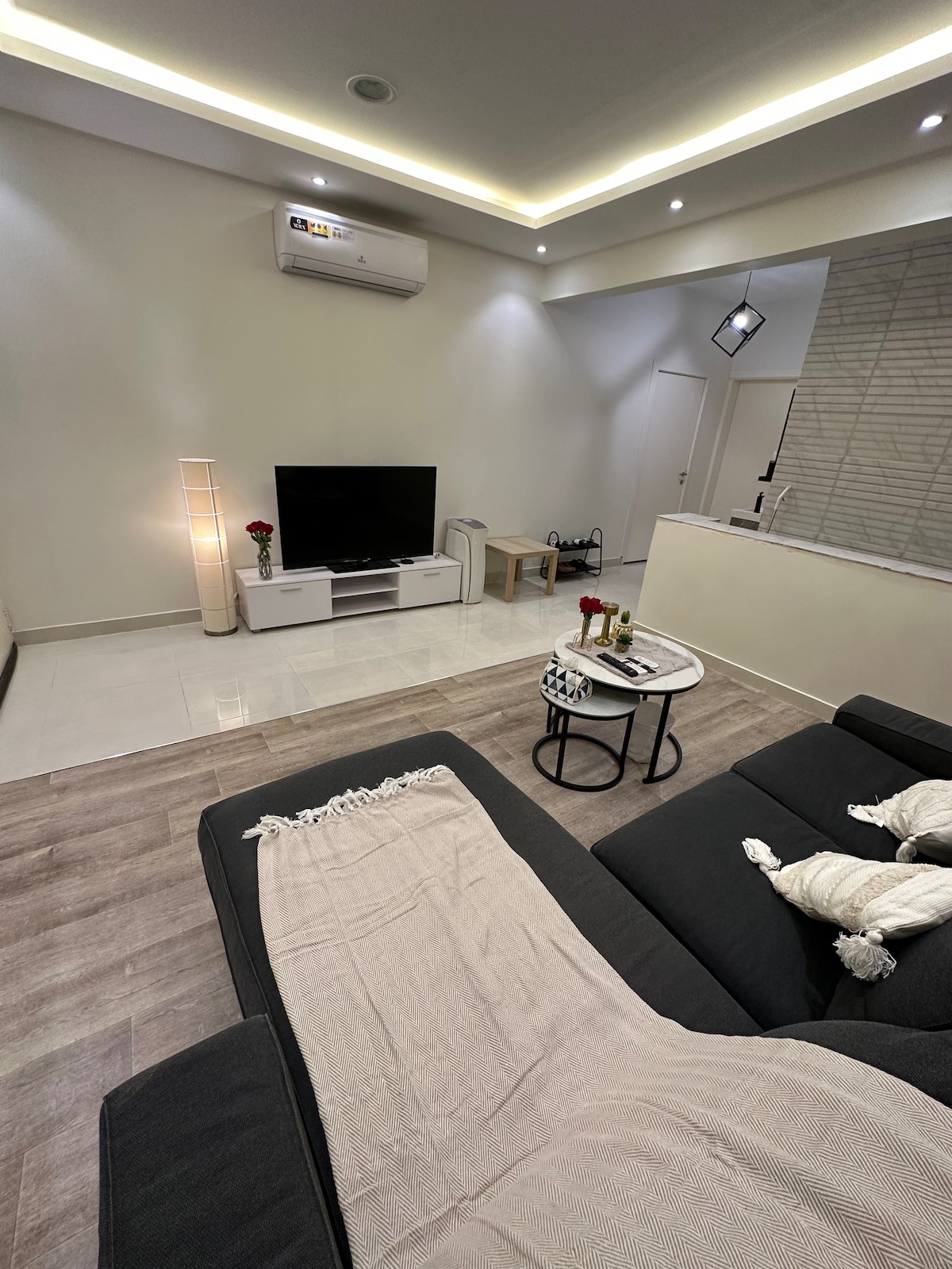现代化公寓，配备卧室和休息室（自助入住）