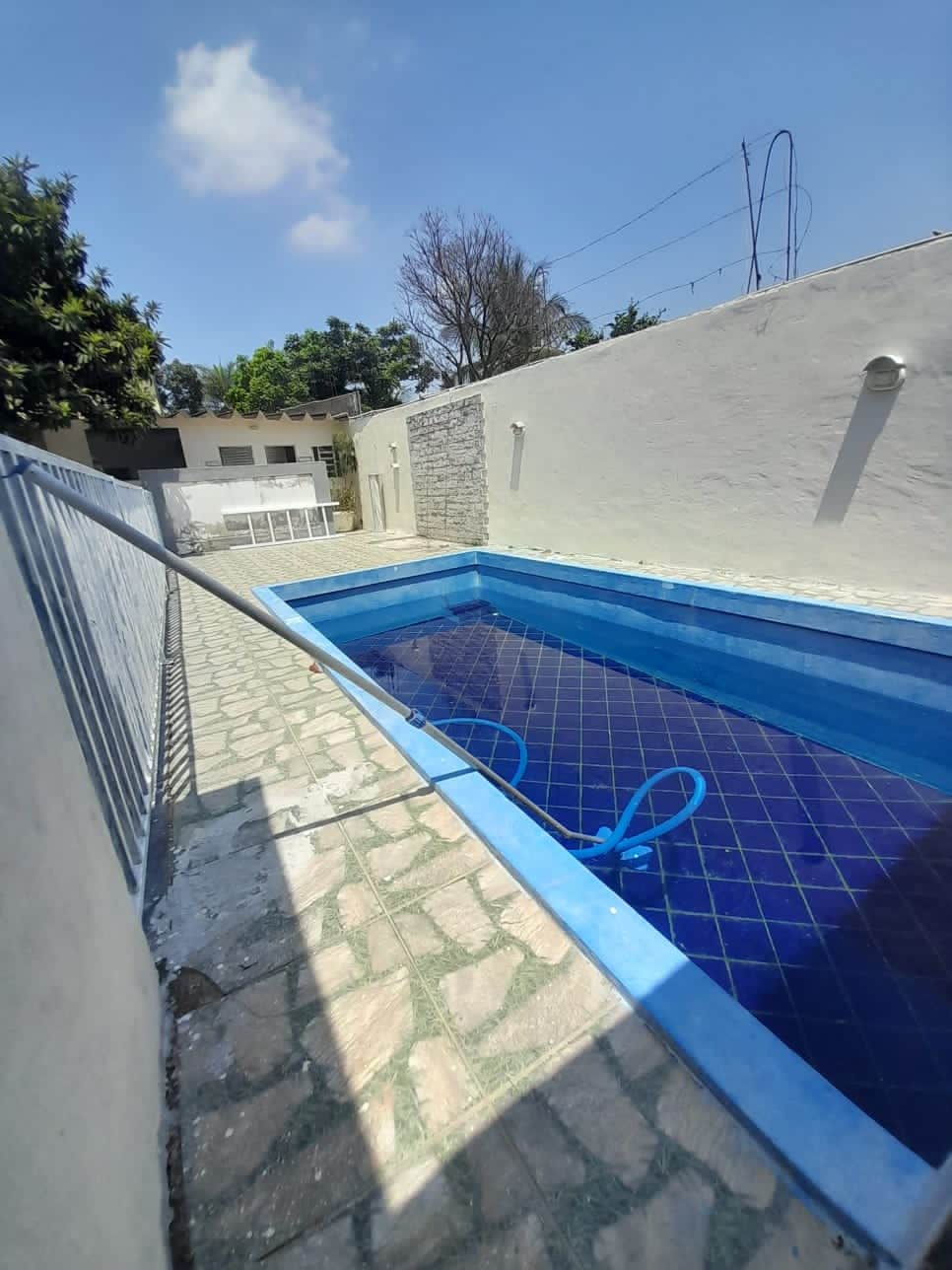 Espaço com piscina em Queimados!