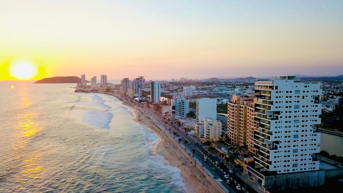 Malecon y vista al mar departamento Central Tower