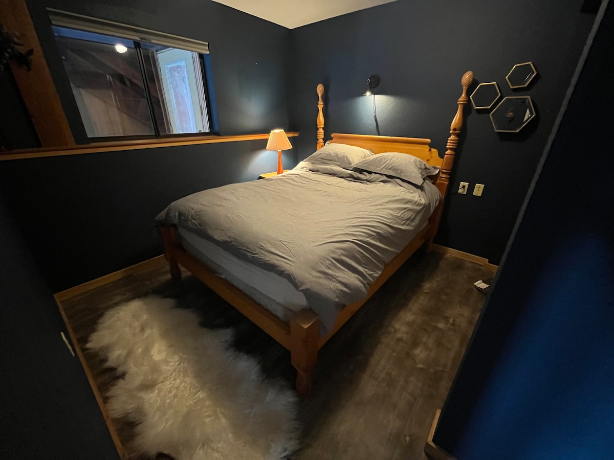 Private Mini-Suite in Classic Kirkwood Cabin