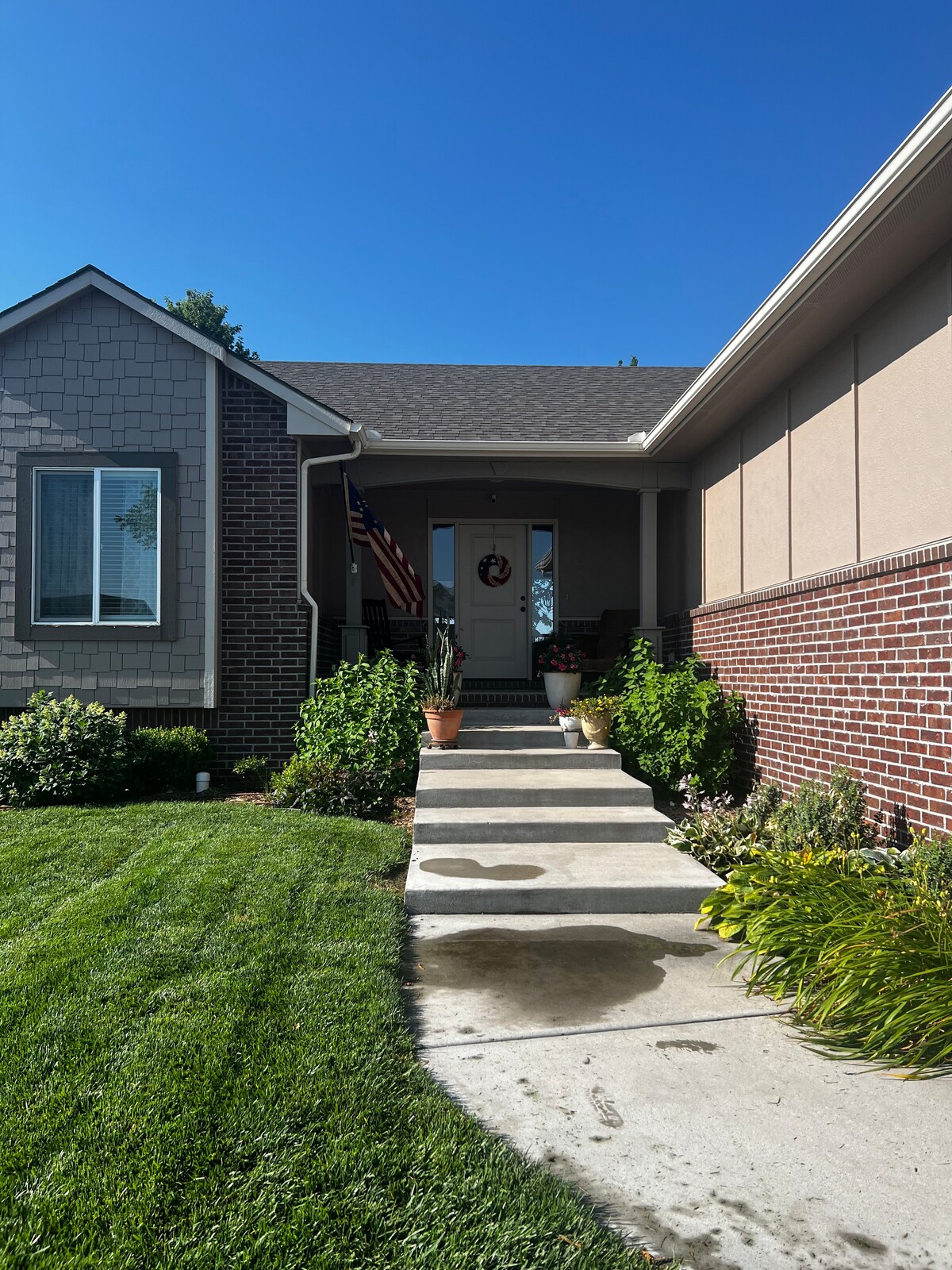 Beautiful 5 bedroom house!