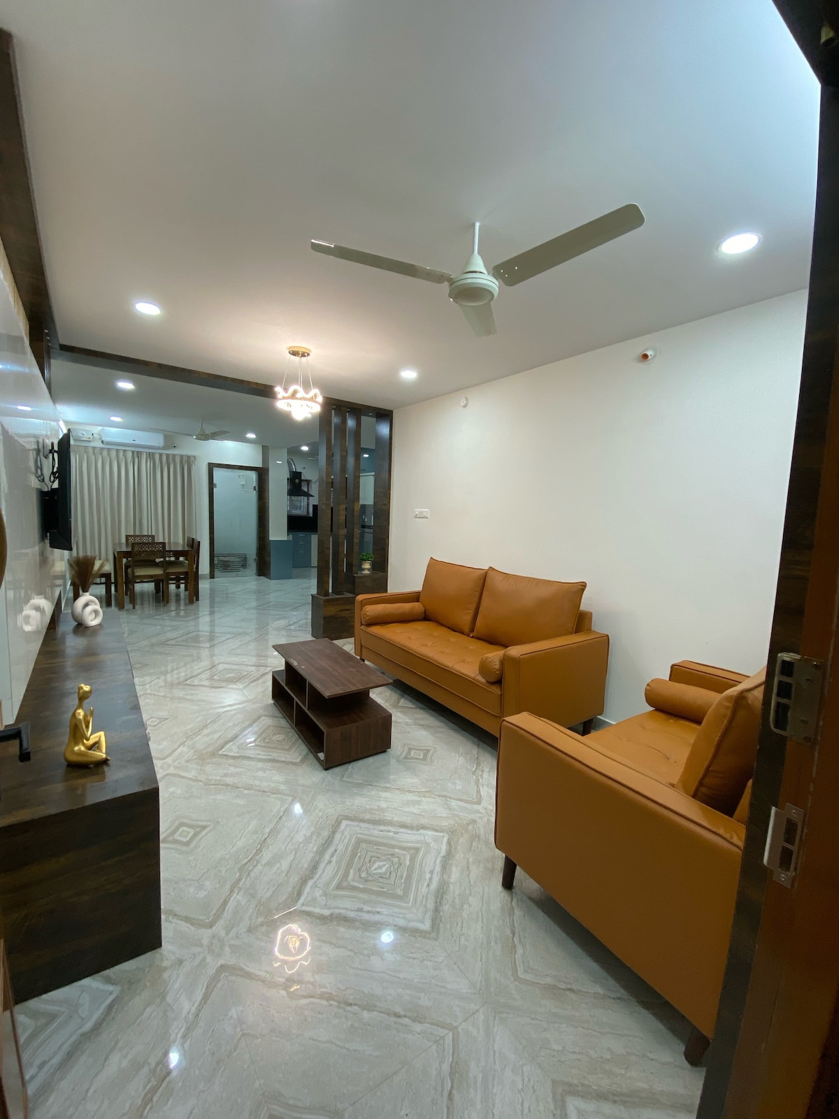 Ahasa Service Apartments 

3 bhk Flat