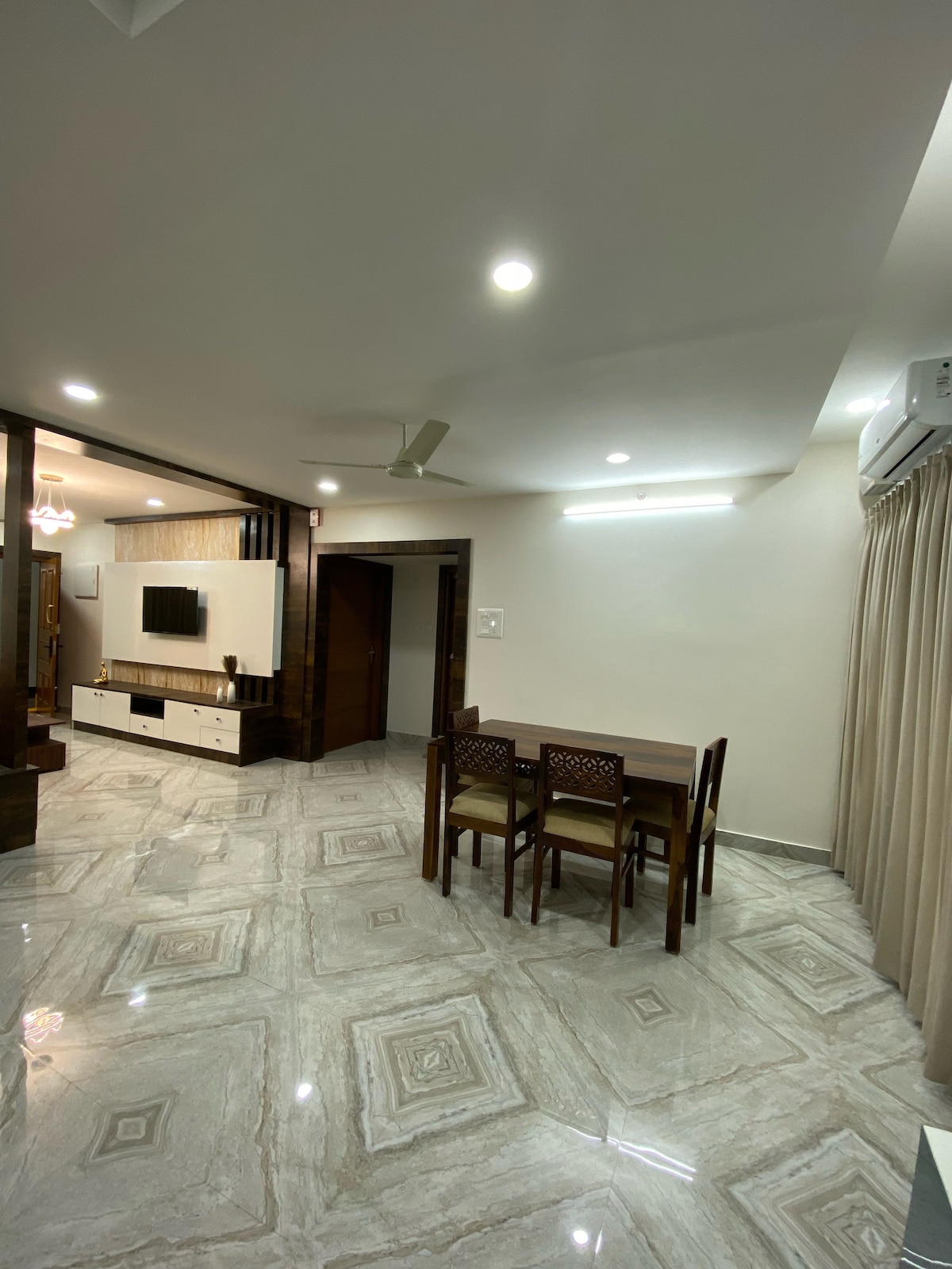 Ahasa Service Apartments 

3 bhk Flat