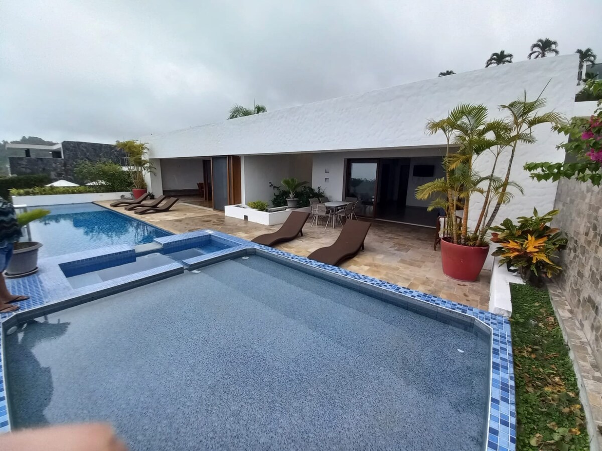 Casa de Lujo con Piscina privada y vista al Mar