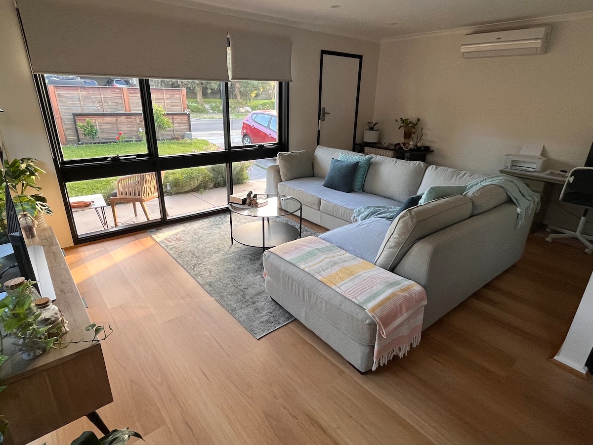 Cosy unit near beach, hospitals and  Monash uni