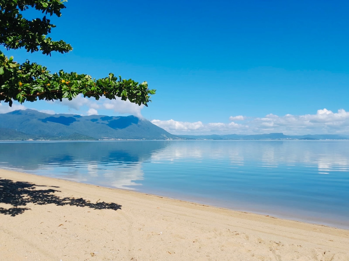 Ribeirão da ilha, praia Caiacanga.