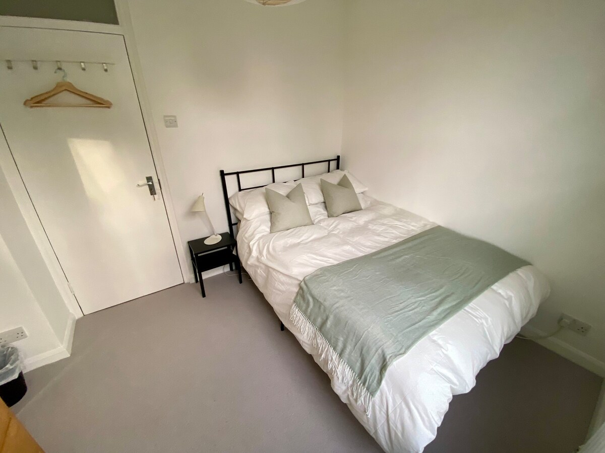 Double room within beautiful flat