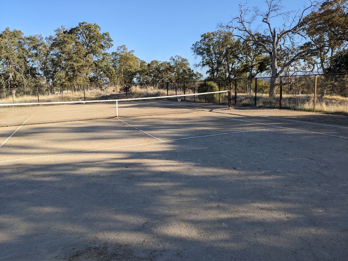 Natural clay tennis court 80 acres near Hogan lake