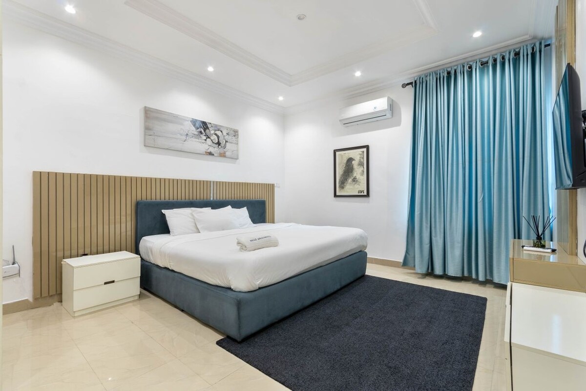 Fully furnished 3bedroom flat