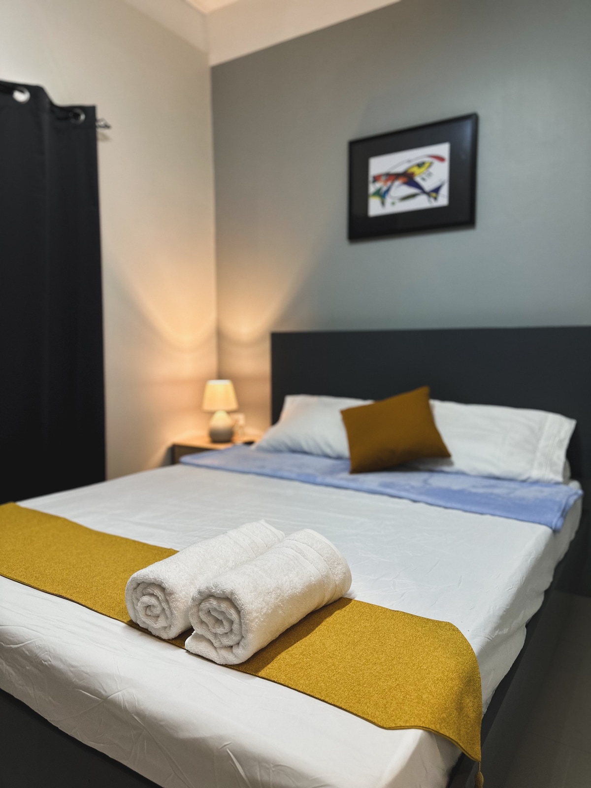 Sergio's Inn & Suites - Room QB #5 (Queen Bed)