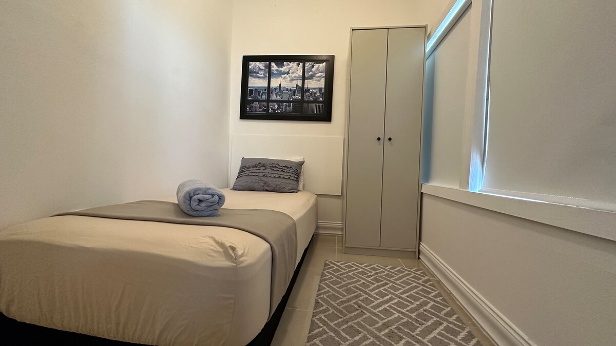 Affordable Retreat Cozy Room in Miami