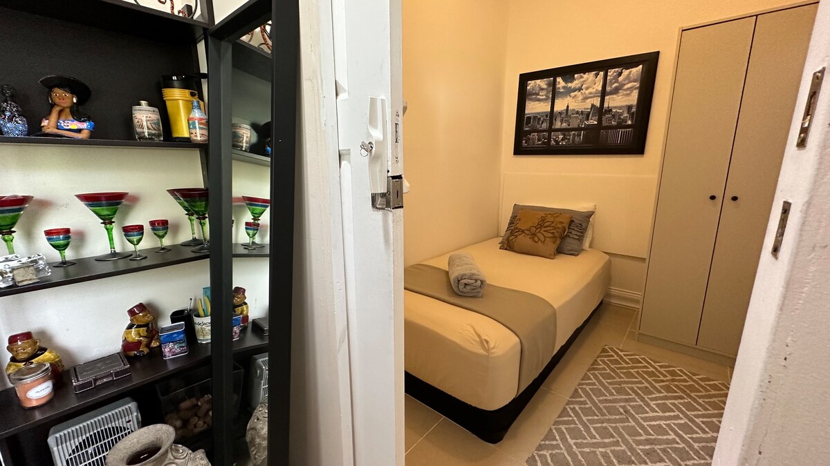 Affordable Retreat Cozy Room in Miami