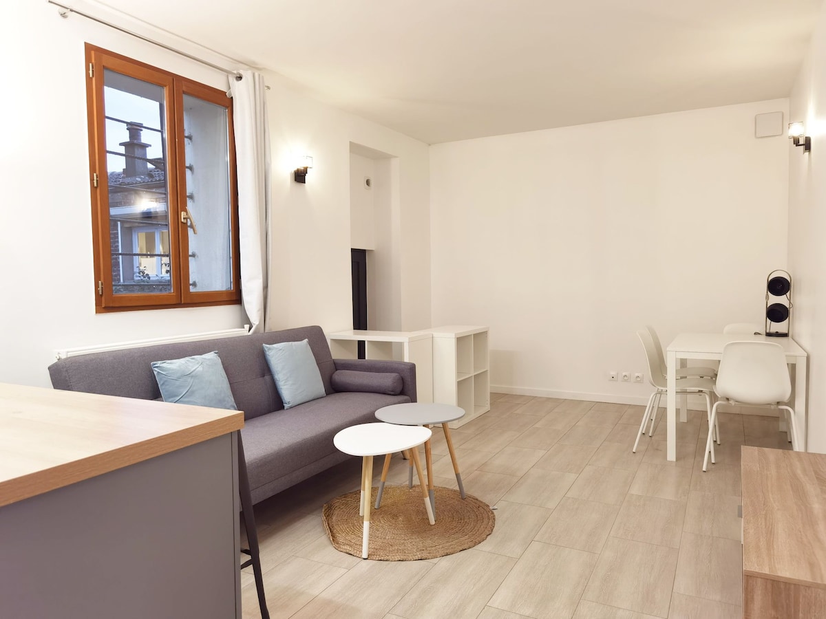 New deco Apt with private yard 150m to RER bagneux