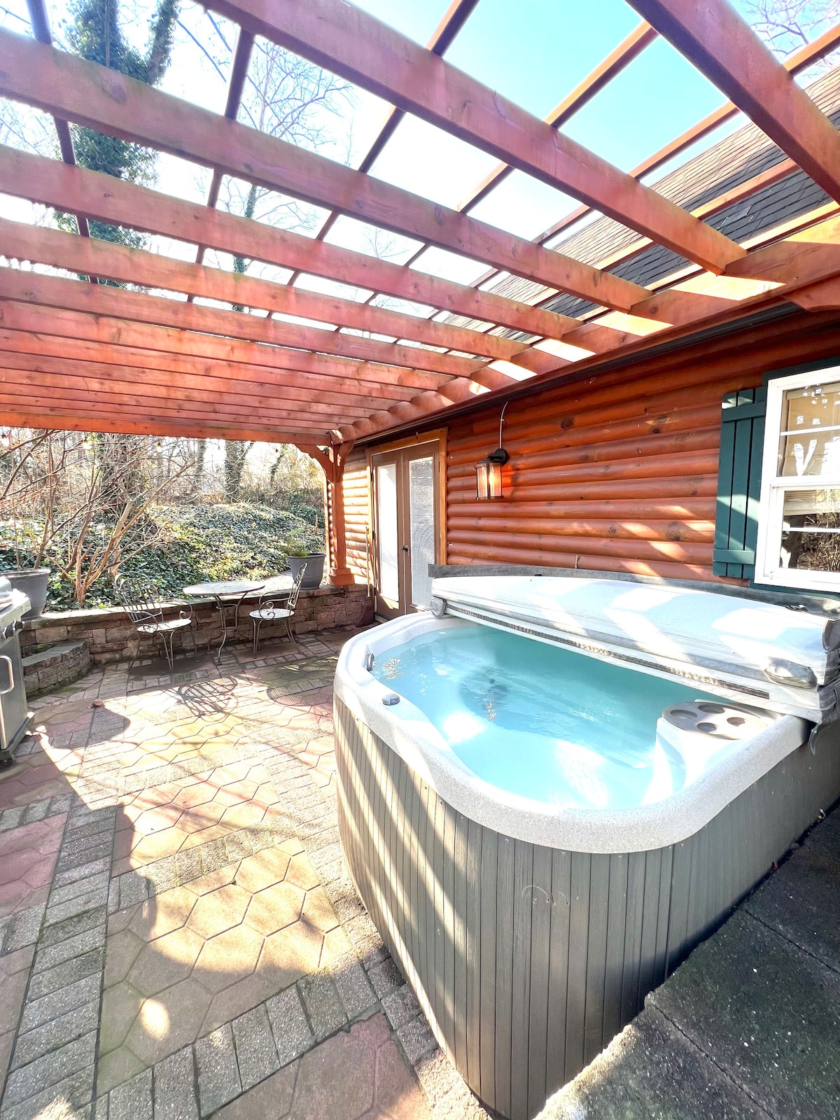 带热水浴缸的浪漫舒适
乡村小屋