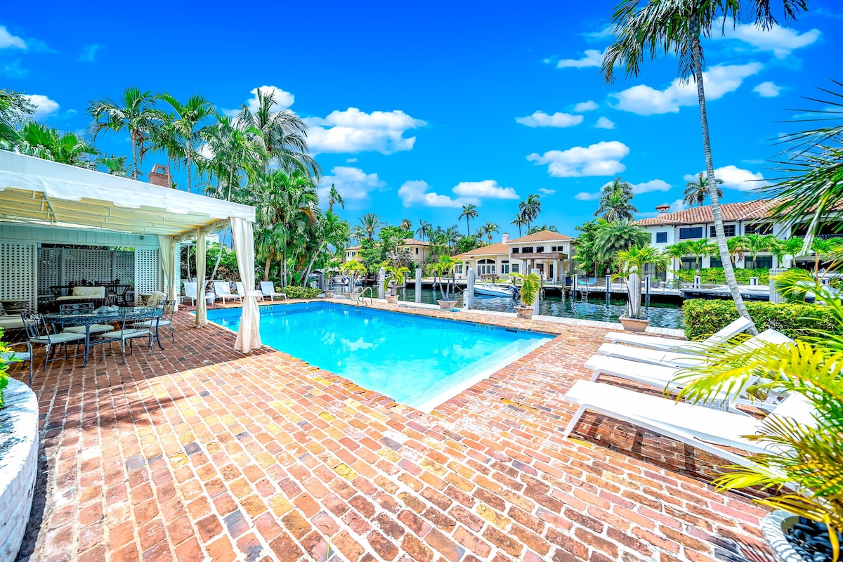 Waterfront Mansion+Heated Pool+Walk 2 Beach/Shops!