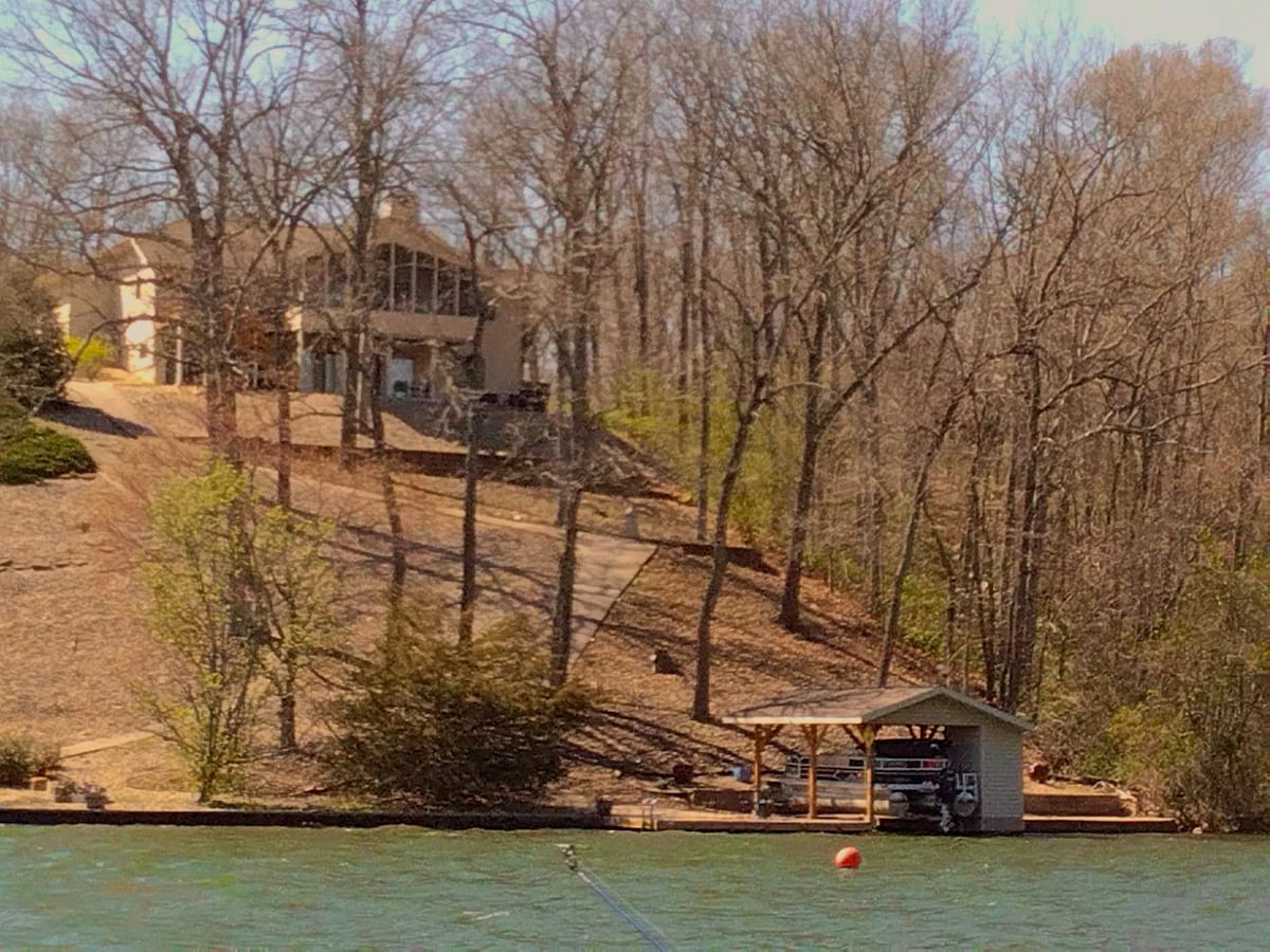 Summer Available! Lakefront, Dock, Recent Remodel