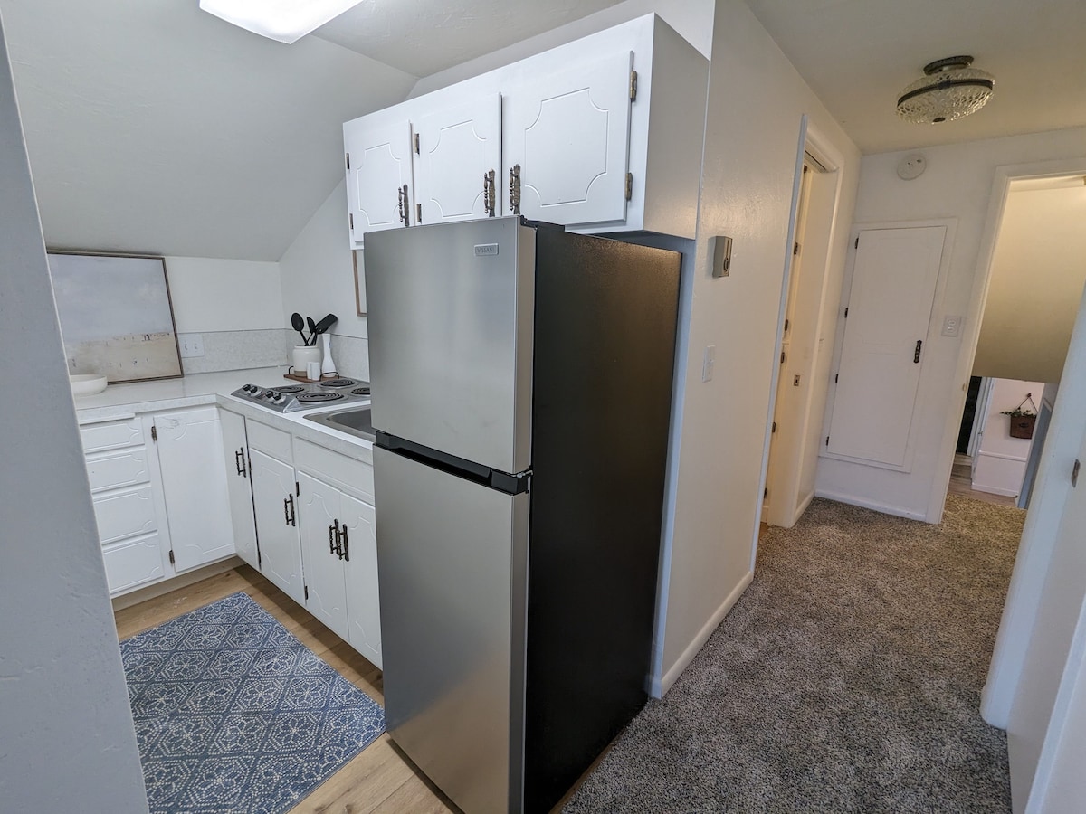 2 BR Suite - King bed, Kitchen, Free Breakfast