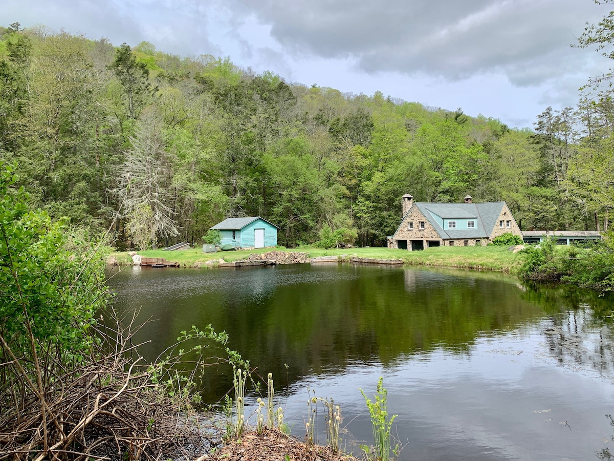 Lodge with pond on spectacular 300 acre estate