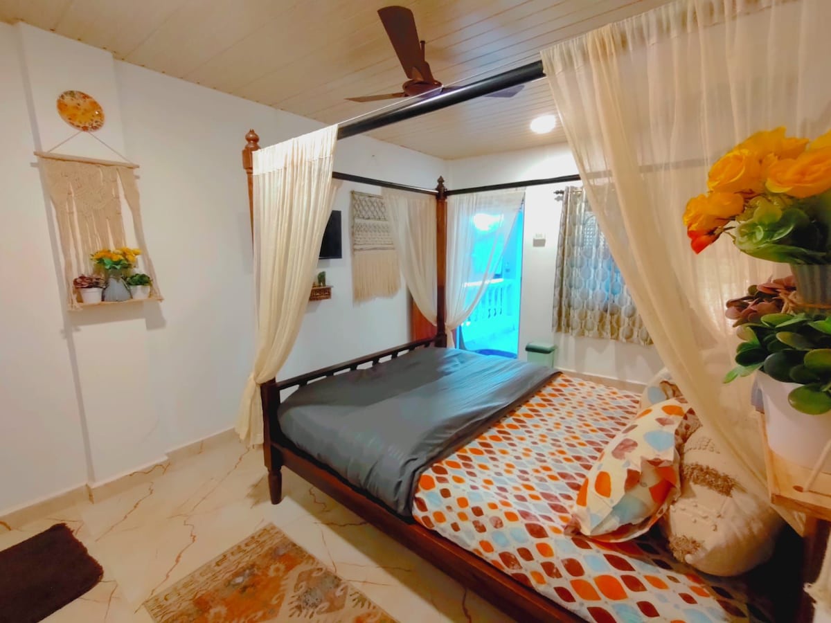 EcoZen Private AC room #1
5 mins from Agonda beach