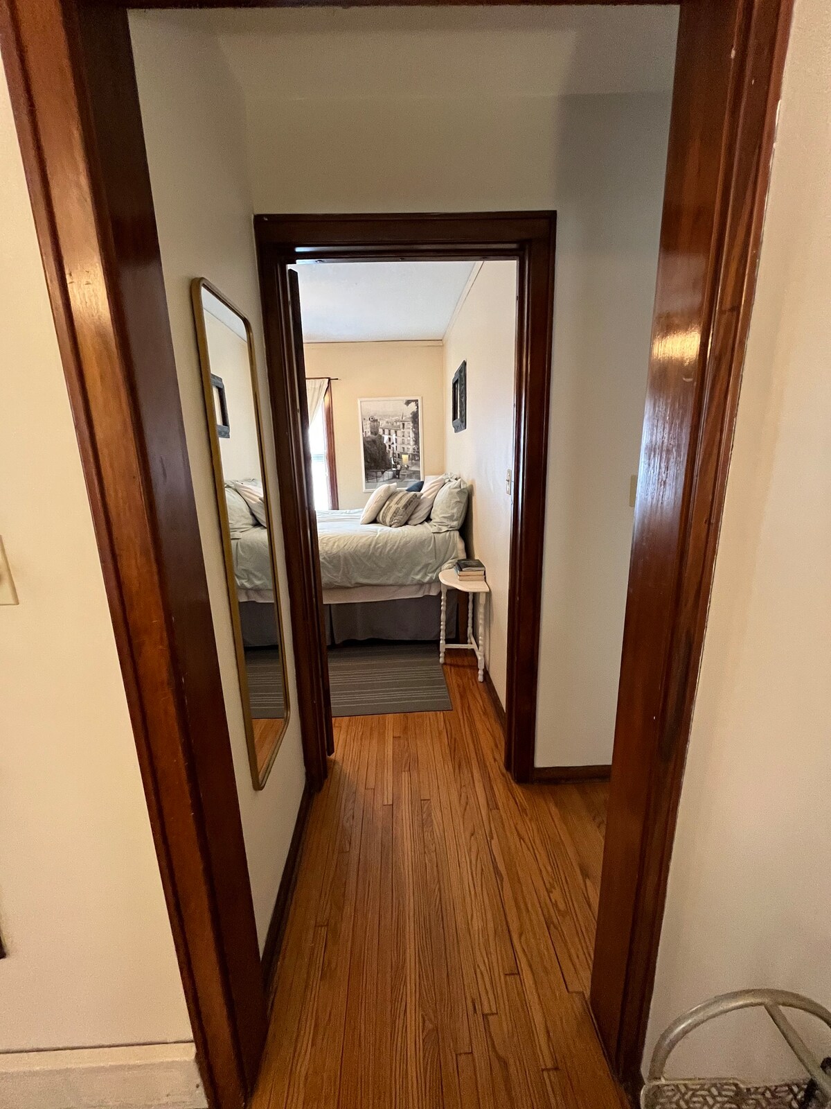 Furnished 1-bedroom apartment
