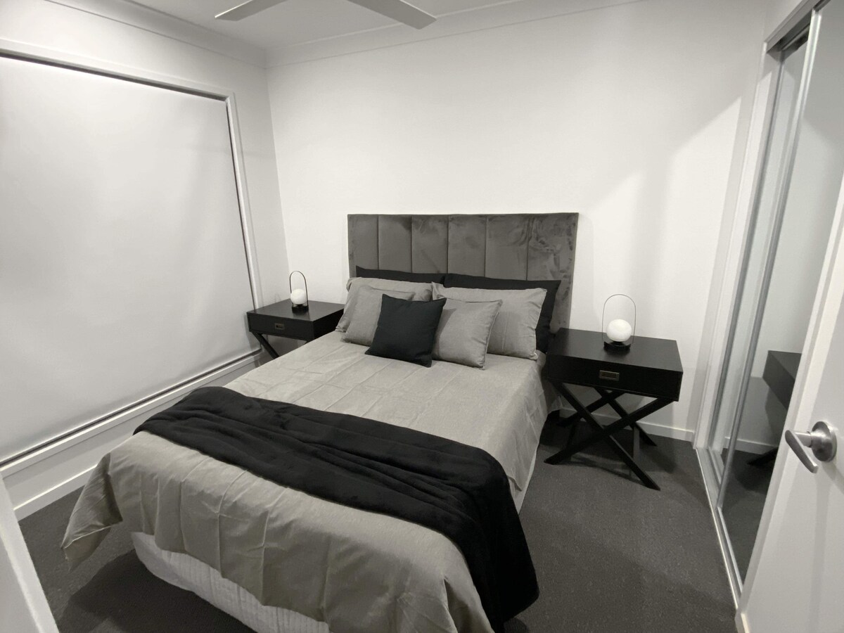 Spacious 1 Bed Home - 45 min to GC/30 min to BNE