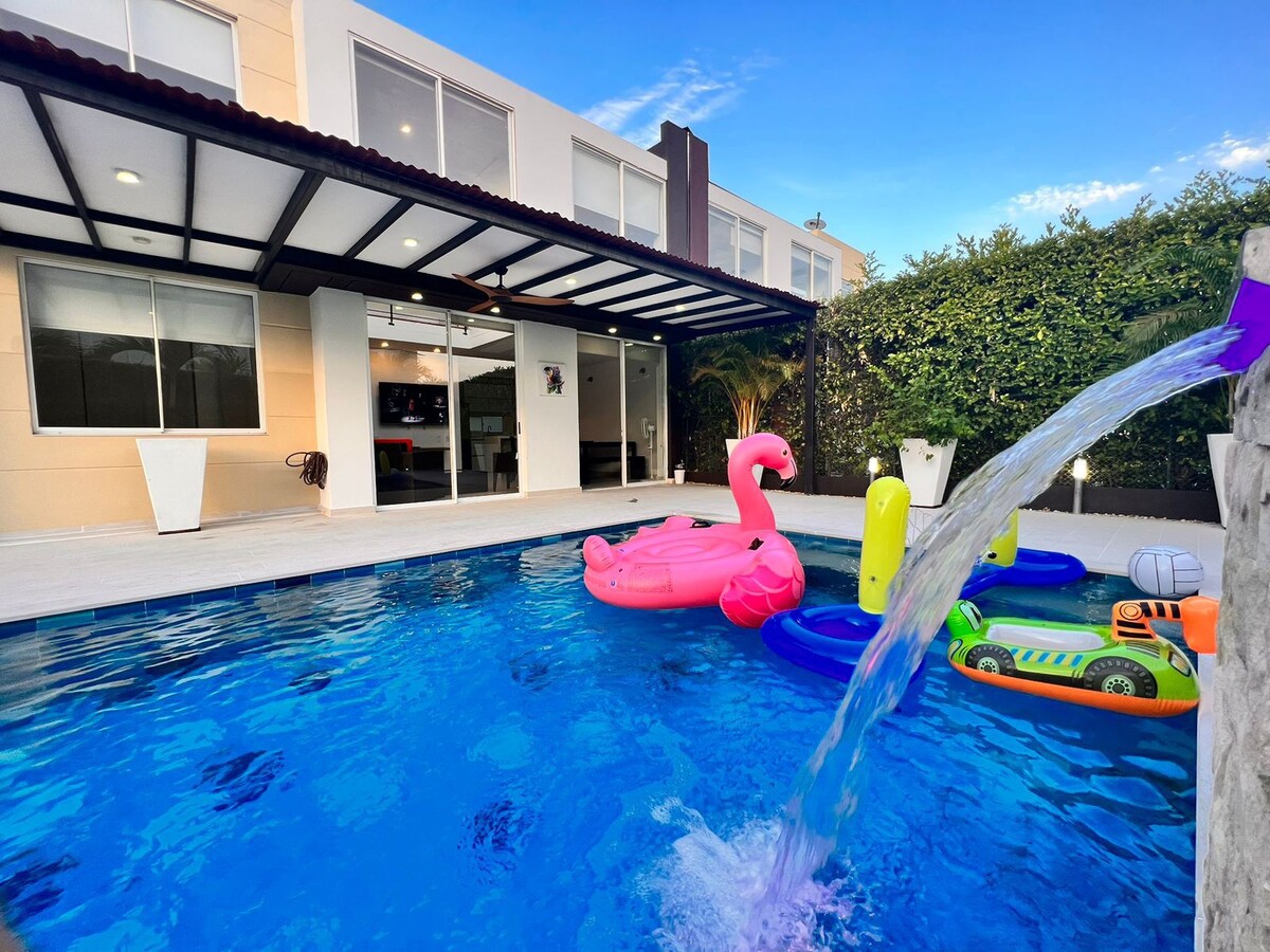 Hermosa casa, piscina privada, jacuzzi