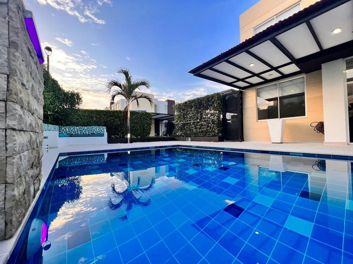 Hermosa casa, piscina privada, jacuzzi