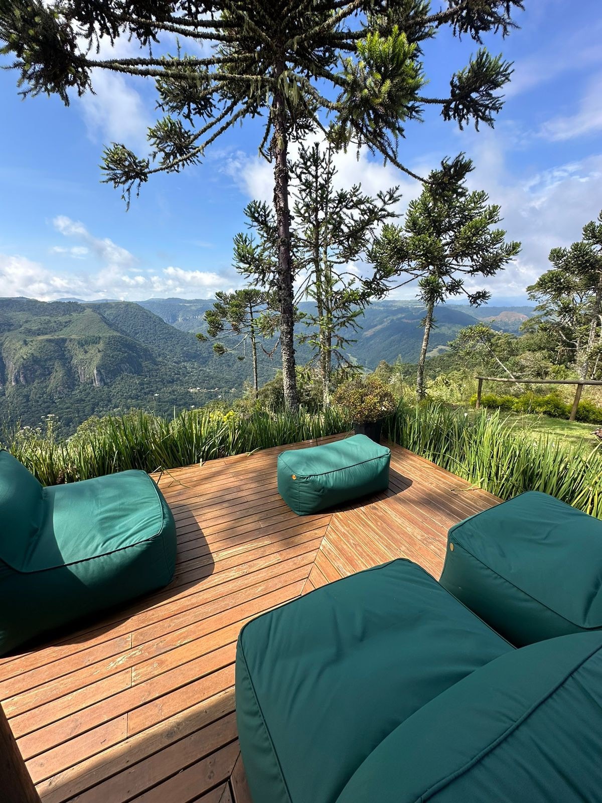 Casa com lagoa e vista dos Cânions de Urubici