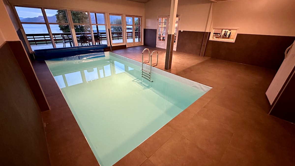 游泳池和空间，可容纳12位房客