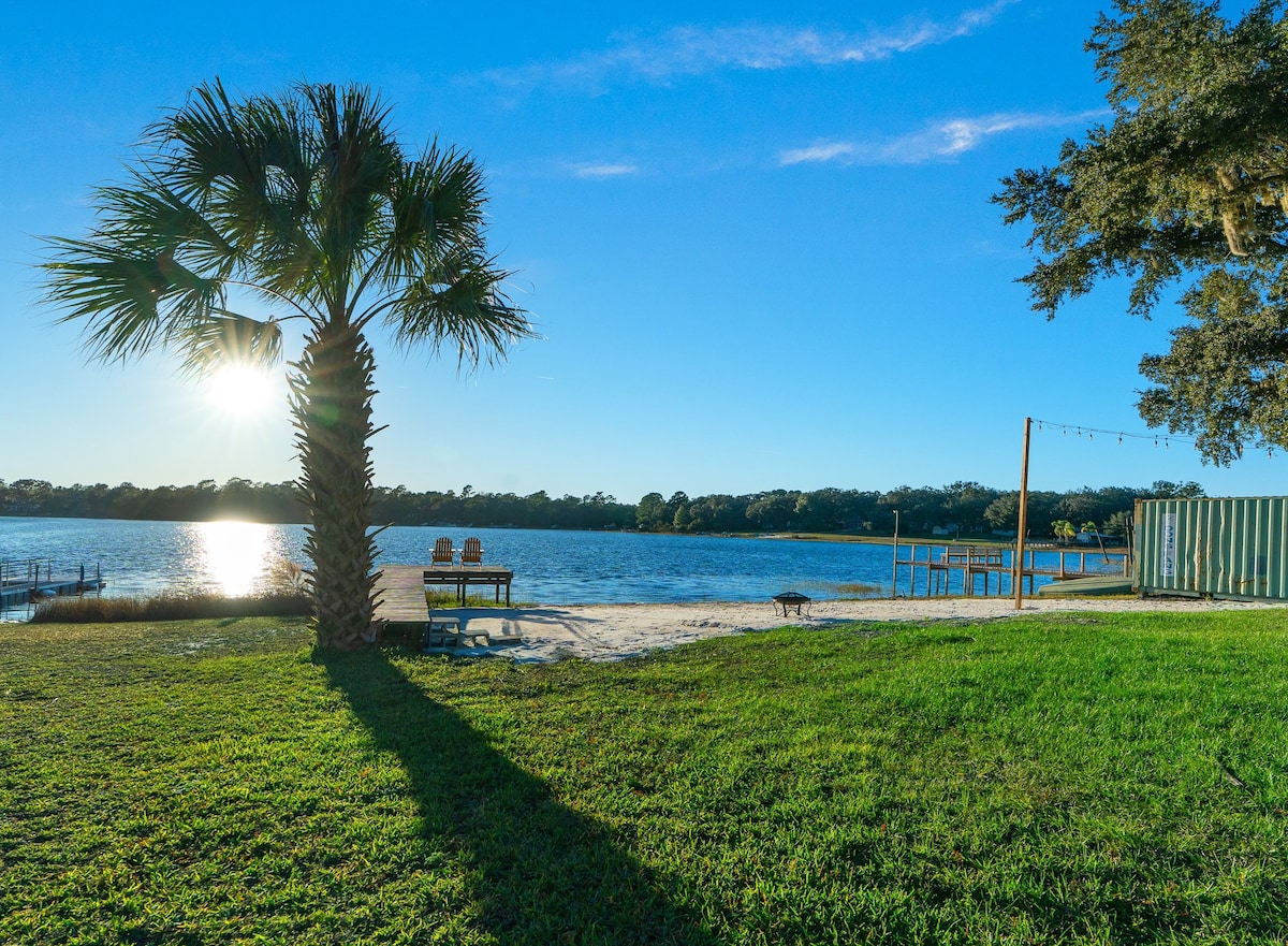 Lakeside Getaway with Kayaks!