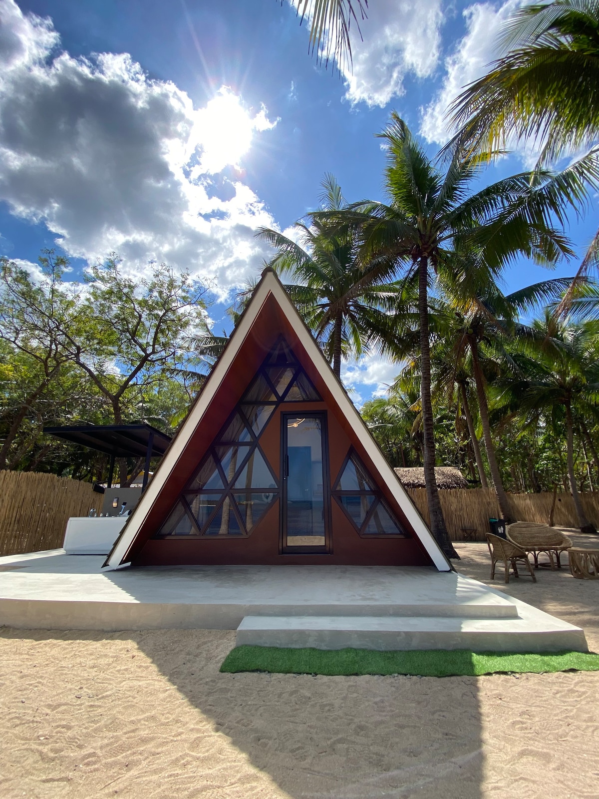 The Frame - Bolinao Beach Cabin