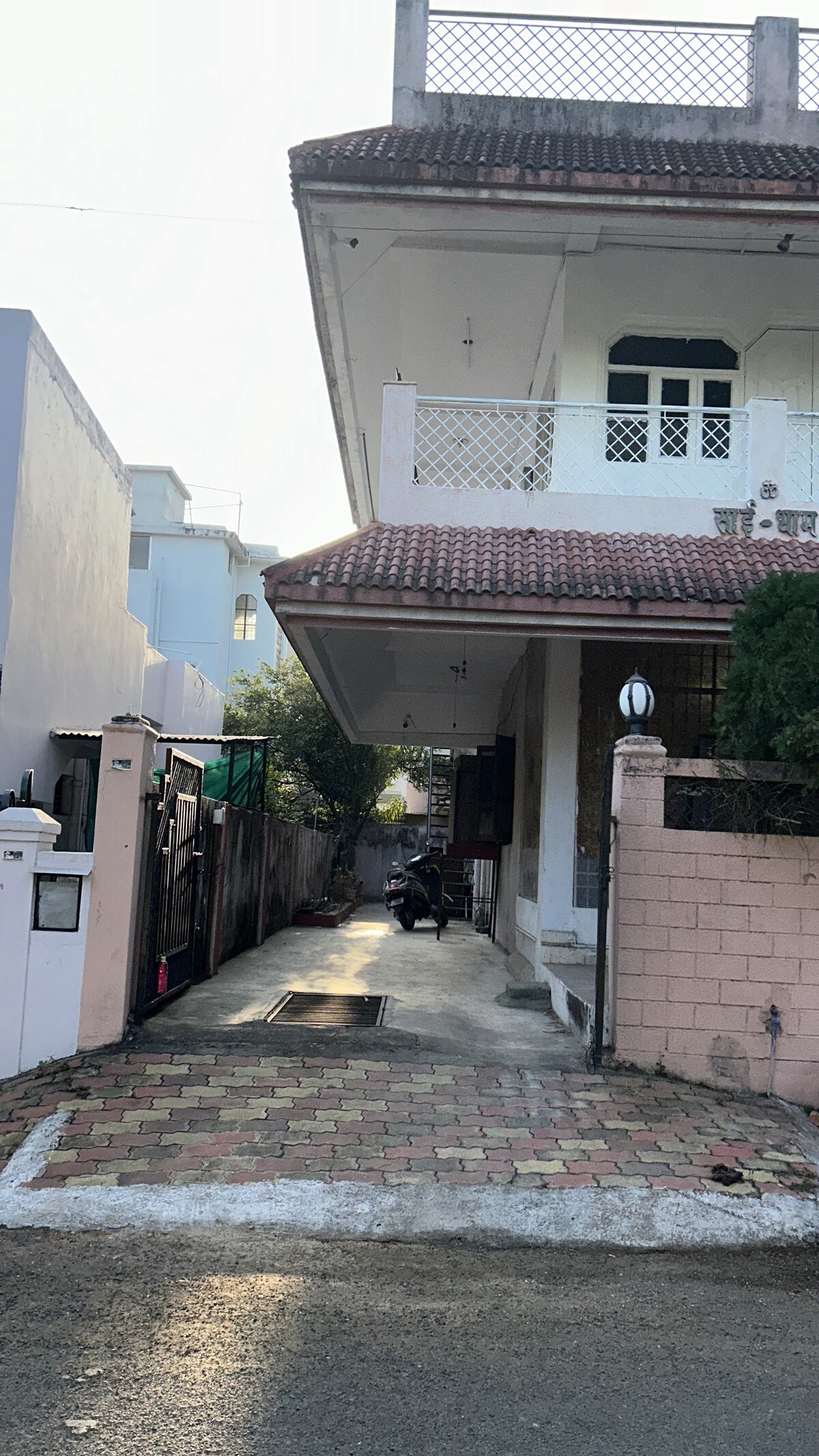 Chandrajyoti别墅2面向花园。