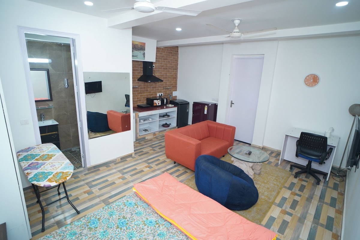 Studio A-4/B strategically located fully equipped