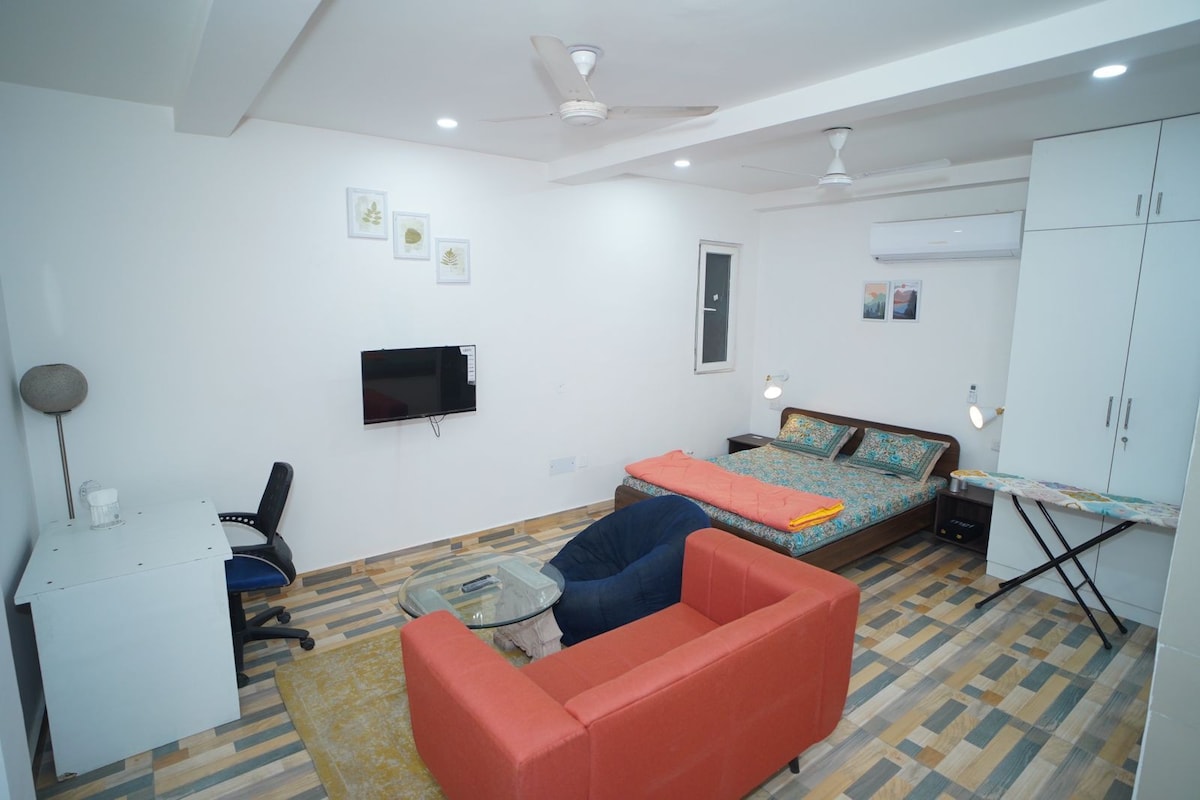 Studio A-4/B strategically located fully equipped