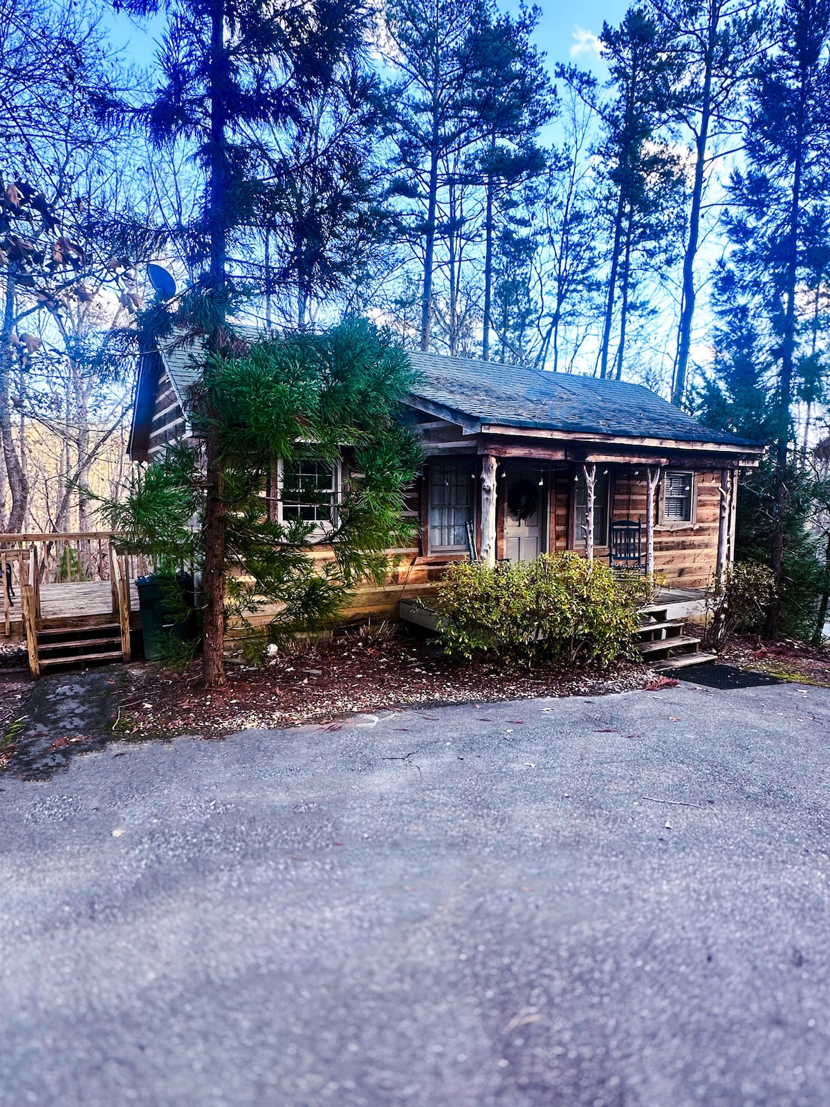 Rustic/Elegant Cabin on 30 acres