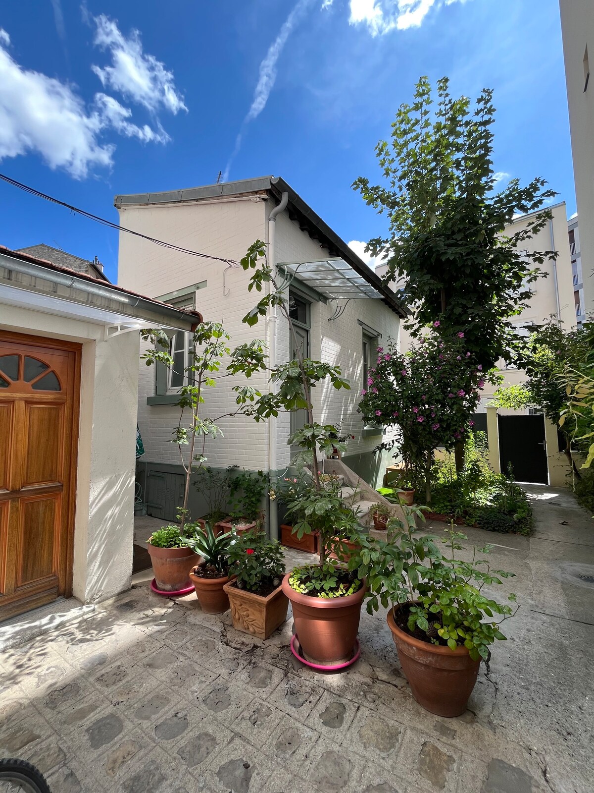 Une maisonnette cachée à Paris