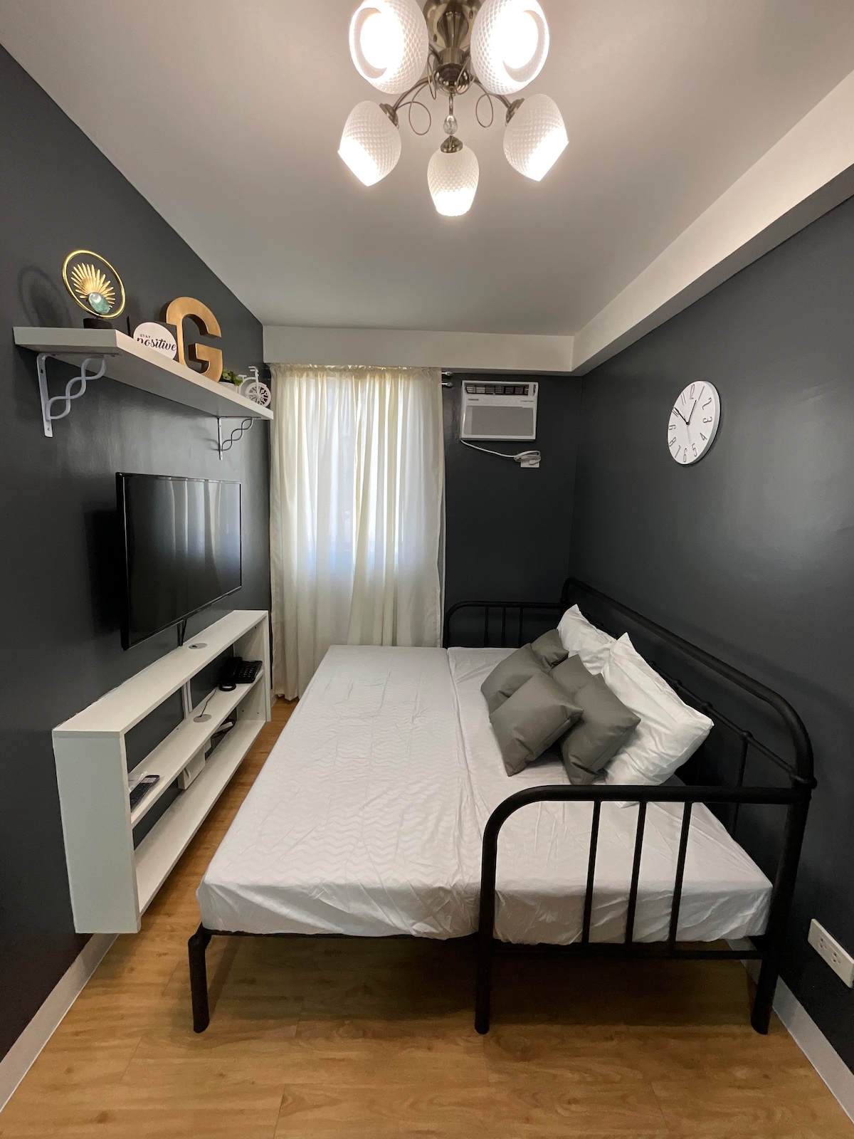 1 Br Condo comfortable and affordable stay for 5