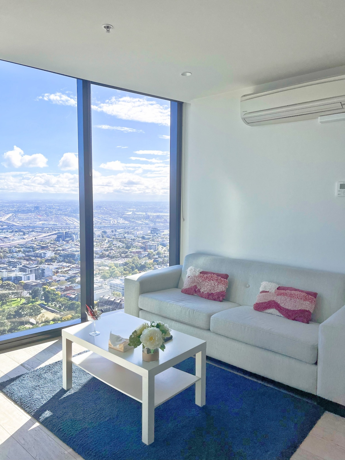 Mel CBD Skyhigh City & Sea View 2BR +1BA房源