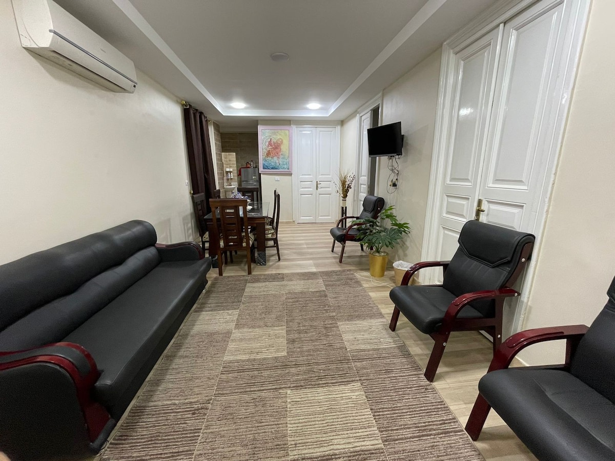 Spacious 1BR GF Apartment - near Downtown, Cairo