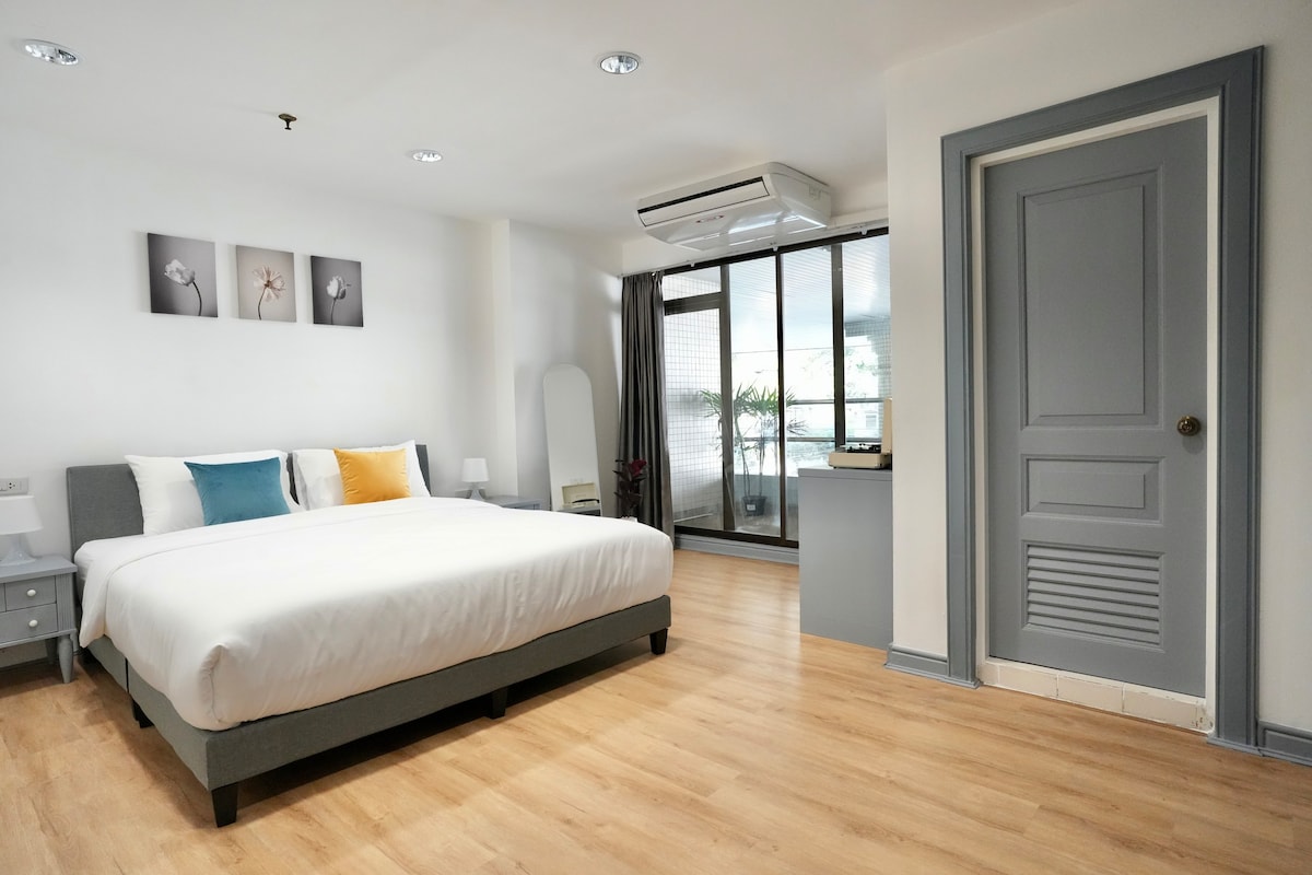 曼谷市中心舒适的双卧室公寓， 5分钟可达轻轨站110平方米