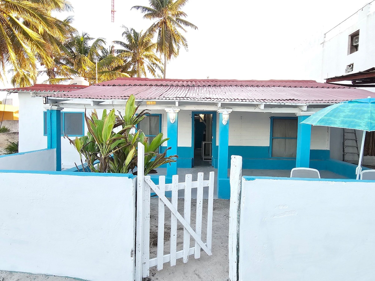 Casa del Puerto, frente la playa en El Cuyo