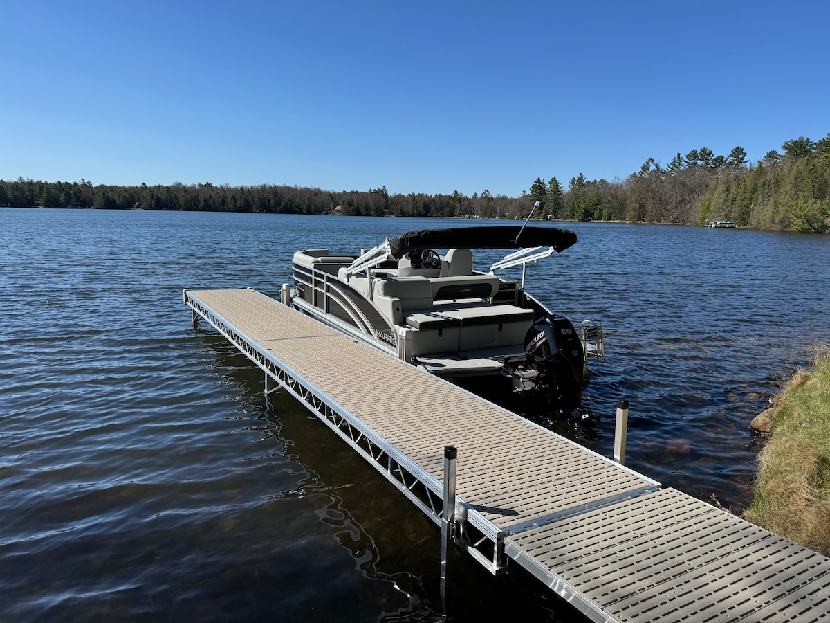 Pontoon Boat Available at 4BR Private Lake Retreat
