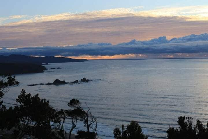 Casa con vista al mar P u c a t r i h u e, Chile.