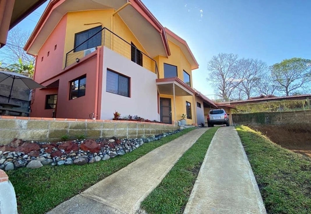 Beautiful house in Grecia close to SJO, Volcanoes